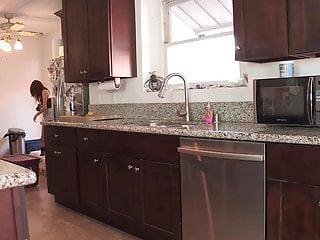 Die verführerische Janice Griffith verführt Nikki Hearts zum Lesbensex