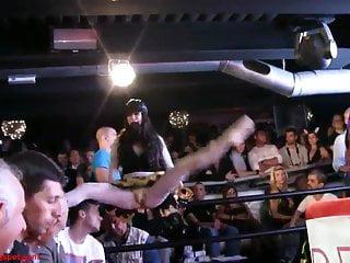 Anna Nova in den Arsch gefickt