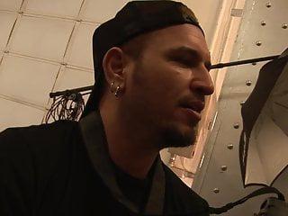 Geiler Pärchensex - sie filmen sich beim Analsex in der Umkleide