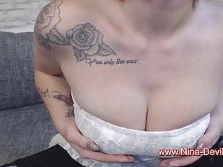 Nina Devil in lederlegging und highells