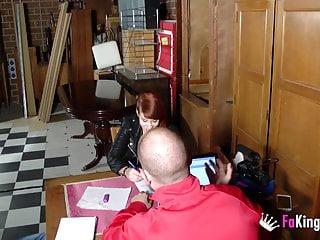 Geiles Teen masturbiert vor der Kamera